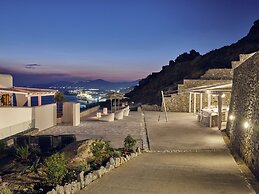 ΑRCS Suites & Residences