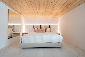 ΑRCS Suites & Residences