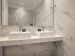 ΑRCS Suites & Residences