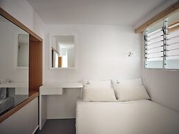 ΑRCS Suites & Residences