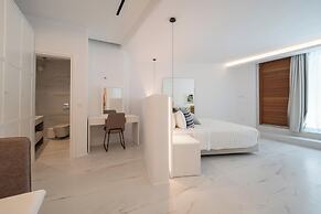 ΑRCS Suites & Residences