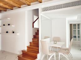 ΑRCS Suites & Residences