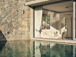 ΑRCS Suites & Residences