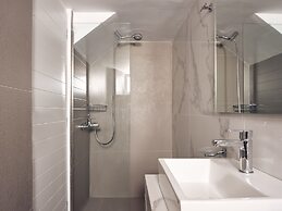 ΑRCS Suites & Residences