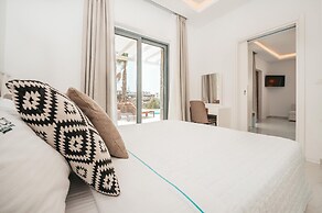 ΑRCS Suites & Residences