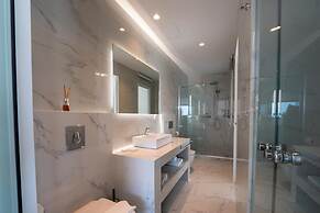 ΑRCS Suites & Residences