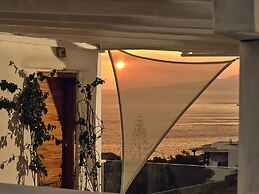 ΑRCS Suites & Residences