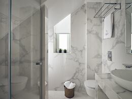 ΑRCS Suites & Residences