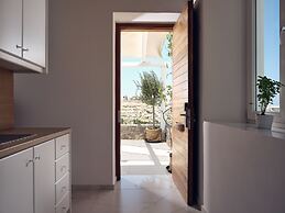 ΑRCS Suites & Residences