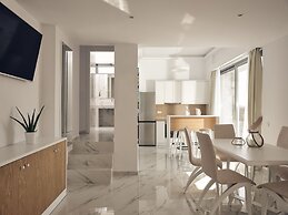 ΑRCS Suites & Residences