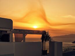 ΑRCS Suites & Residences