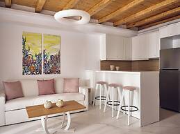 ΑRCS Suites & Residences