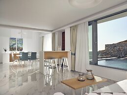 ΑRCS Suites & Residences