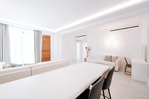 ΑRCS Suites & Residences