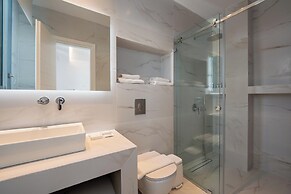 ΑRCS Suites & Residences