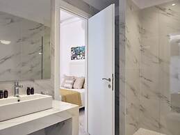 ΑRCS Suites & Residences