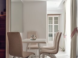 ΑRCS Suites & Residences