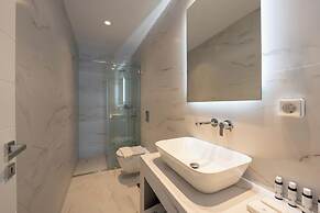 ΑRCS Suites & Residences