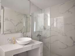 ΑRCS Suites & Residences