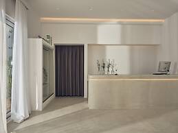 ΑRCS Suites & Residences