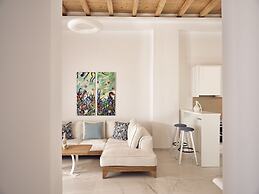 ΑRCS Suites & Residences