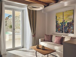 ΑRCS Suites & Residences