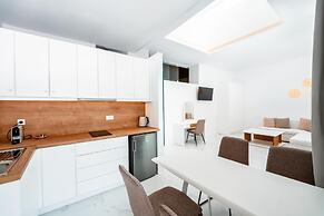 ΑRCS Suites & Residences