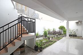 RedDoorz near Terminal Tirtonadi