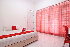 RedDoorz near Terminal Tirtonadi