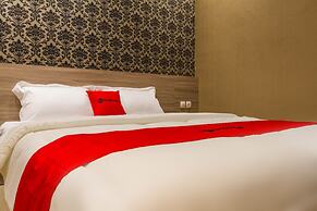 RedDoorz Plus @ Dipatiukur