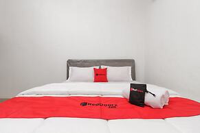 RedDoorz near RSU Suaka Insan