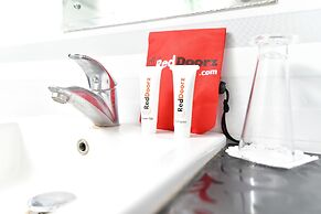 RedDoorz Plus near Mall Bali Galeria 2