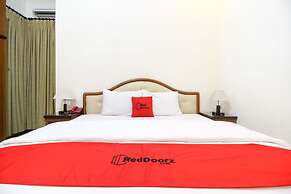 RedDoorz Plus @ Tegal Panggung