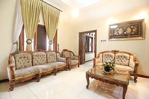 RedDoorz Plus @ Tegal Panggung