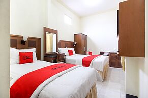 RedDoorz Plus @ Tegal Panggung