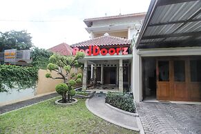 RedDoorz Plus @ Tegal Panggung
