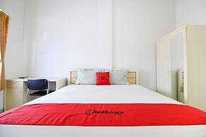 RedDoorz Syariah @ Griya Izzara Guest House
