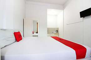 RedDoorz Syariah @ Griya Izzara Guest House