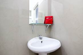 RedDoorz Syariah @ Griya Izzara Guest House