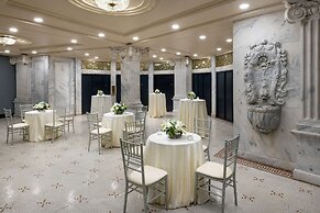 The Candler Hotel Atlanta, Curio Collection by Hilton