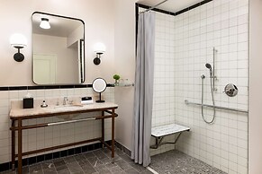 The Candler Hotel Atlanta, Curio Collection by Hilton