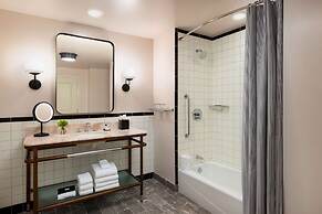 The Candler Hotel Atlanta, Curio Collection by Hilton