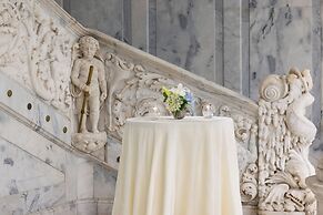 The Candler Hotel Atlanta, Curio Collection by Hilton