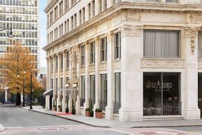 The Candler Hotel Atlanta, Curio Collection by Hilton