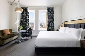 The Candler Hotel Atlanta, Curio Collection by Hilton