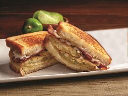 Holiday Inn & Suites Toledo Southwest - Perrysburg by IHG