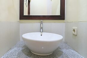 Surfaris Inn on Poppies 2