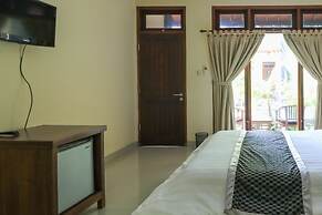 Surfaris Inn on Poppies 2