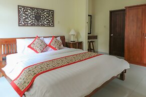 Surfaris Inn on Poppies 2