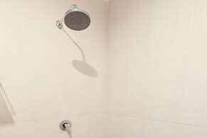 Surfaris Inn on Poppies 2